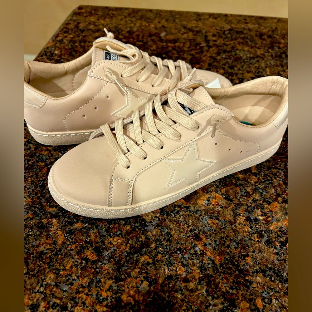 Size women 8 Vintage Havana sneakers